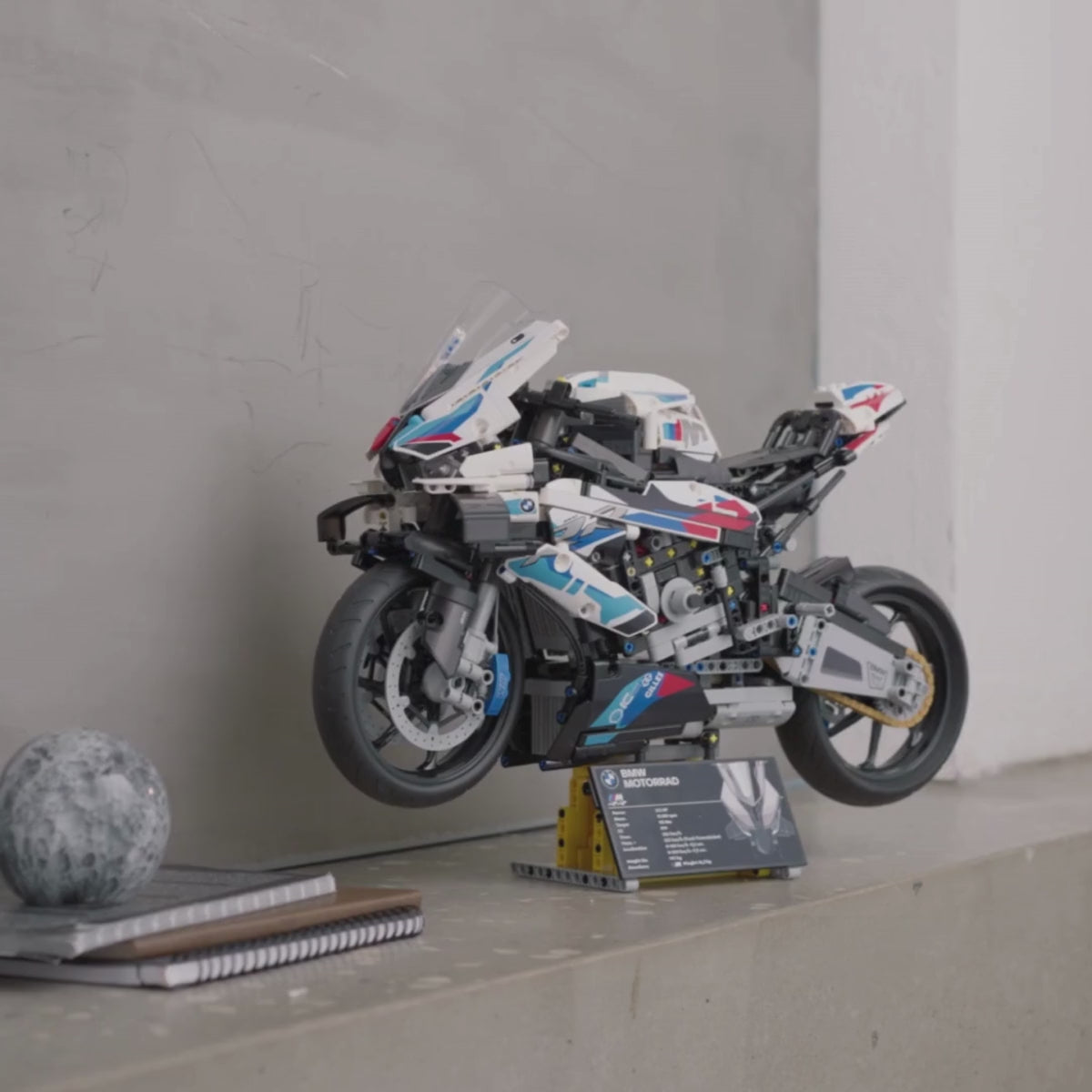 BMW M 1000 RR | 1921PCS | 1:5